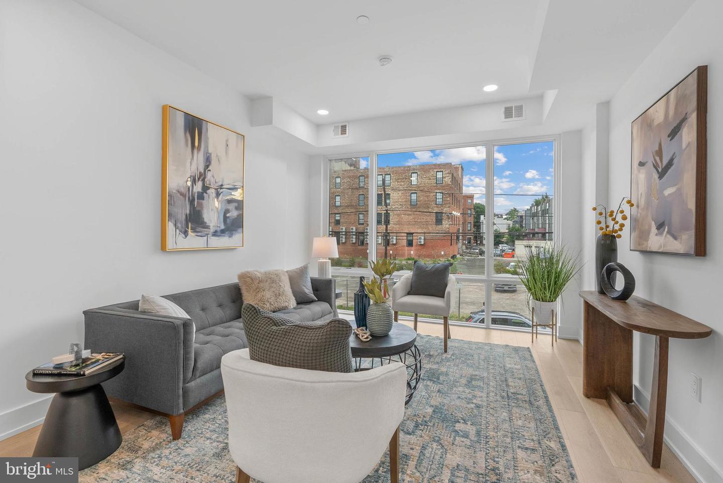 950 N 2nd St #unit 3c Property Photo 8