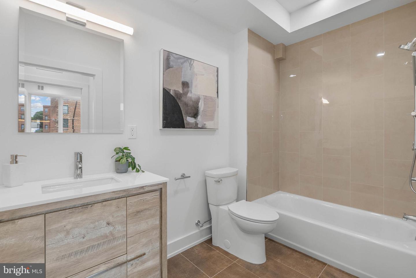 950 N 2nd St #unit 3c Property Photo 17