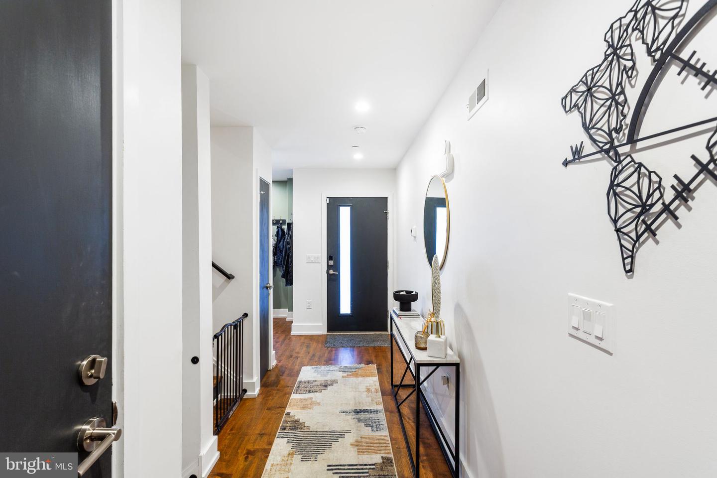 1759 Waterloo St Property Photo 11