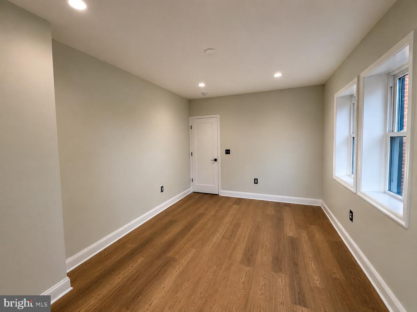 6534 N Lambert St Property Photo 7