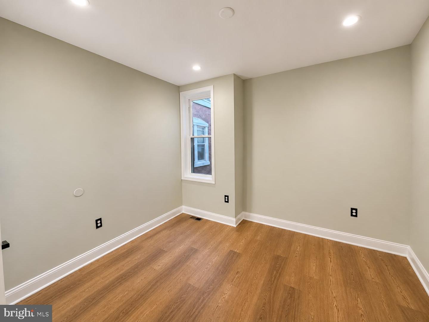 6534 N Lambert St Property Photo 12