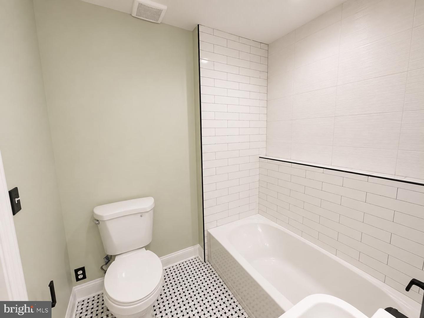 6534 N Lambert St Property Photo 15