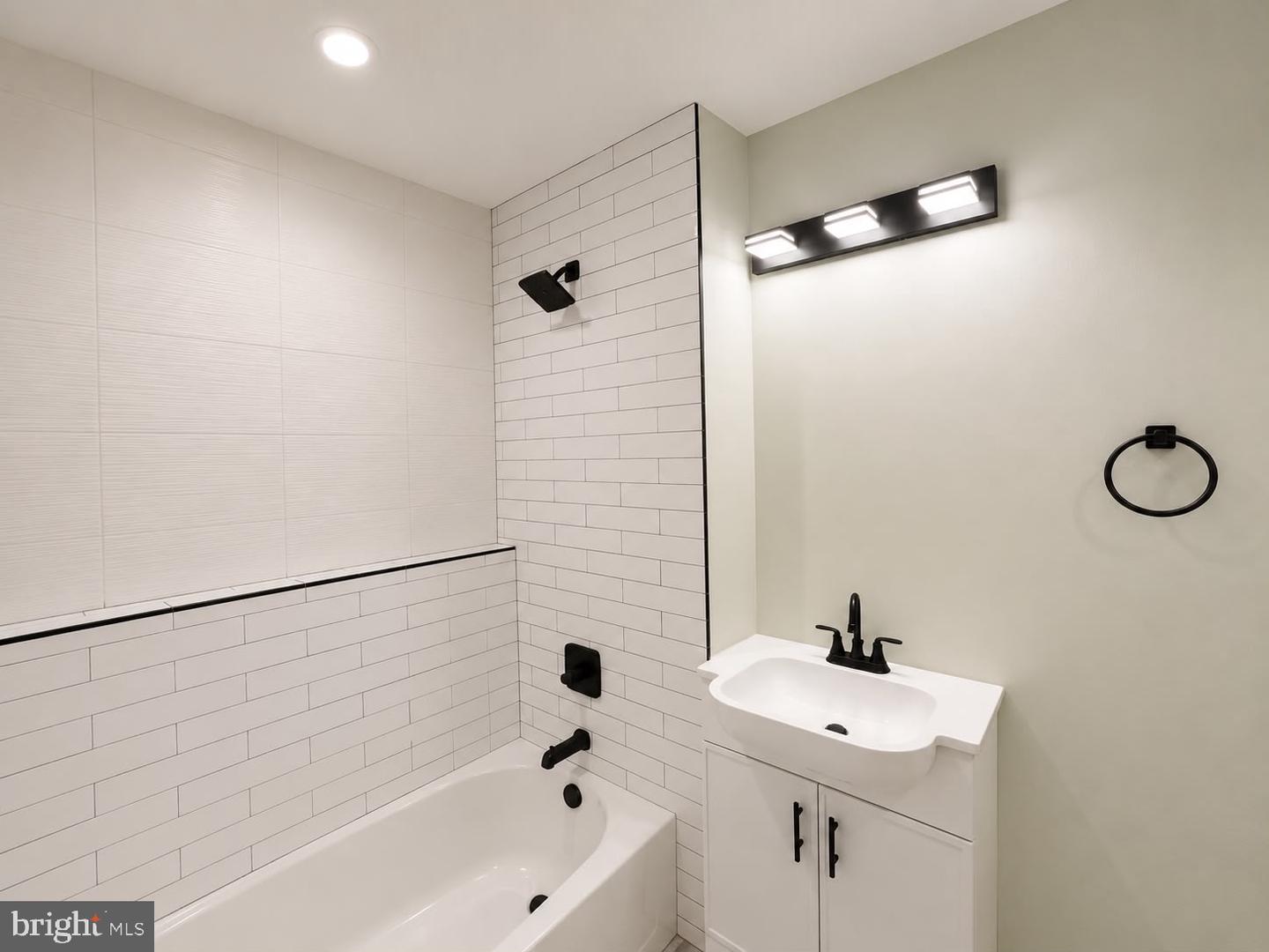 6534 N Lambert St Property Photo 16