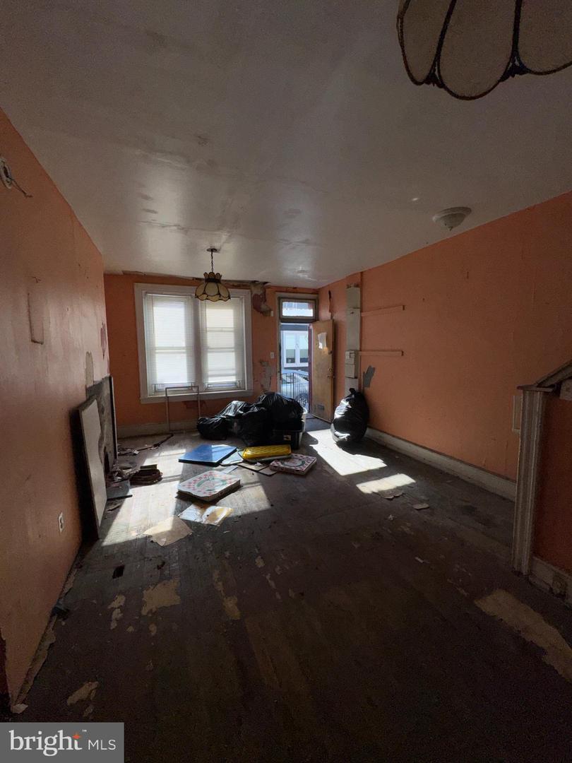 2540 N Gratz St Property Photo 2