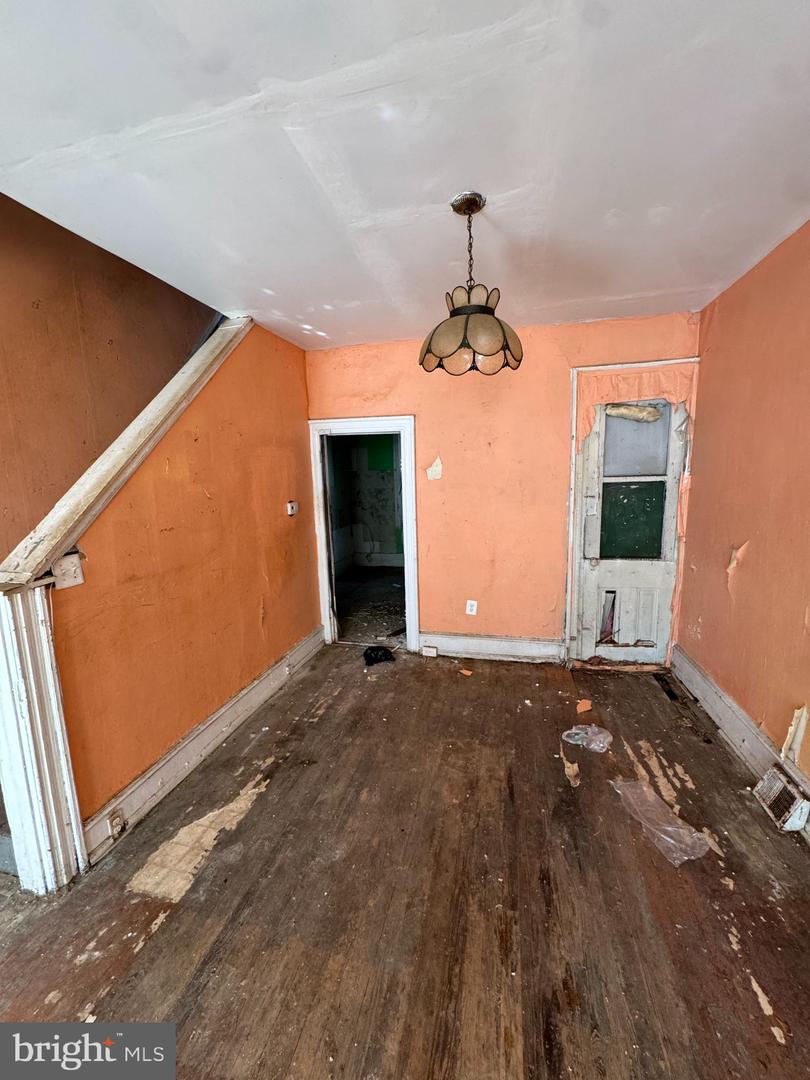 2540 N Gratz St Property Photo 3