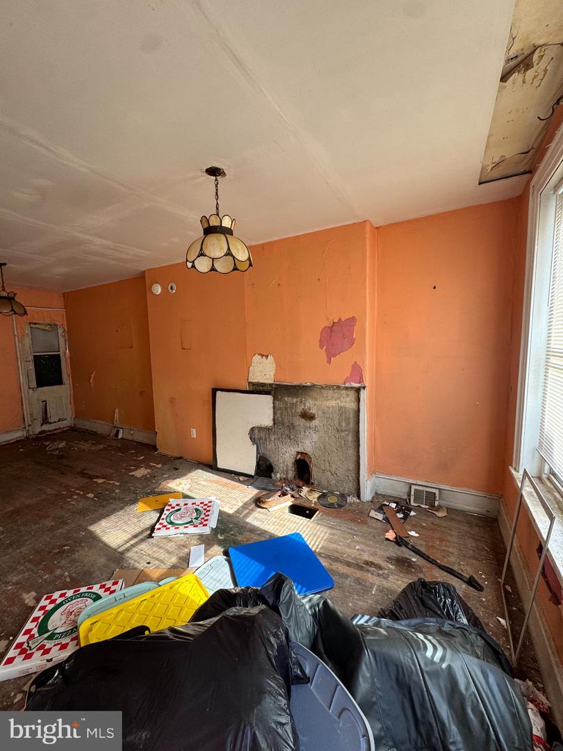 2540 N Gratz St Property Photo 4