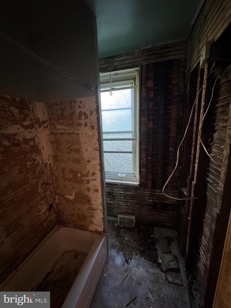 2540 N Gratz St Property Photo 12