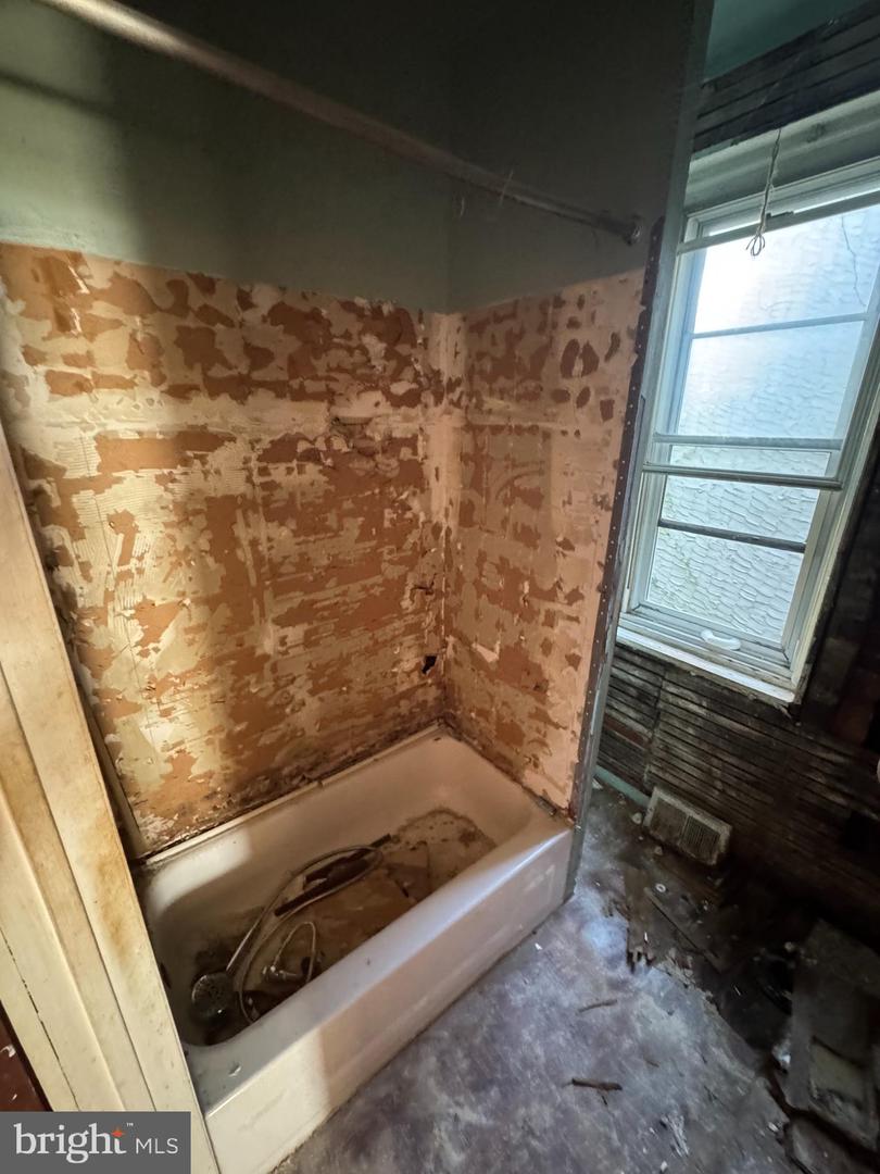 2540 N Gratz St Property Photo 13