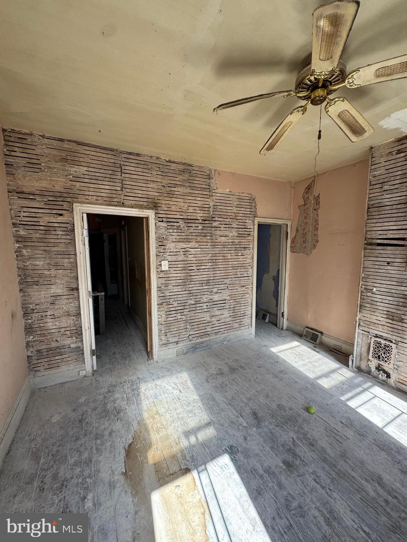 2540 N Gratz St Property Photo 18