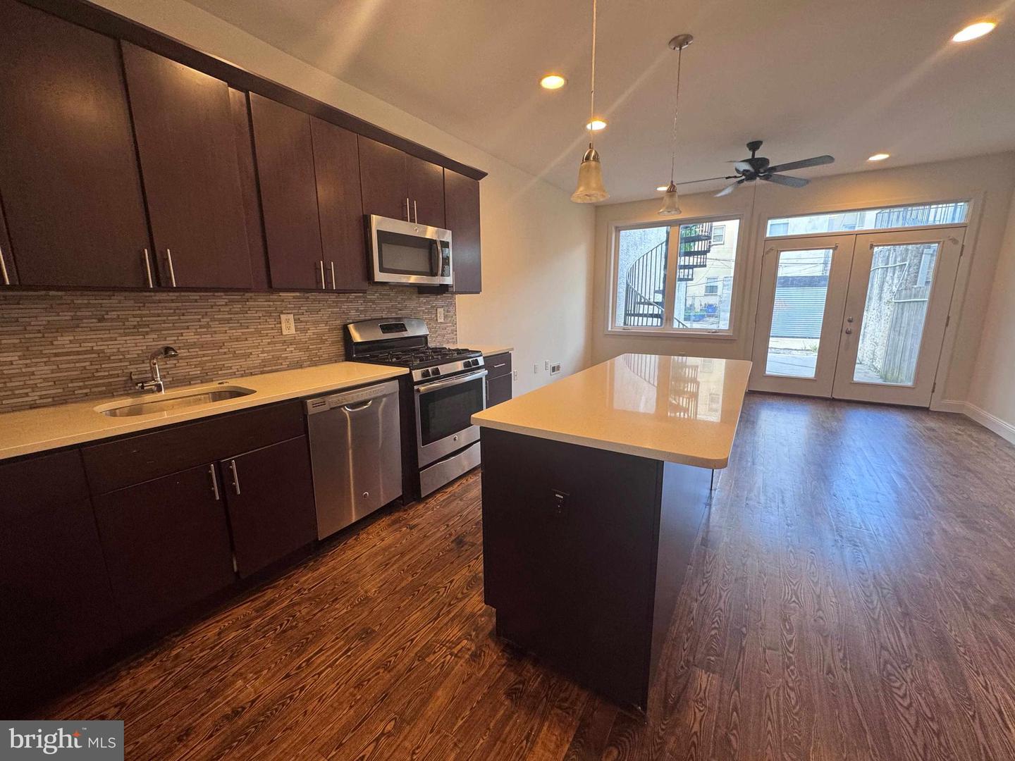 1217 Green St #b Property Photo 2