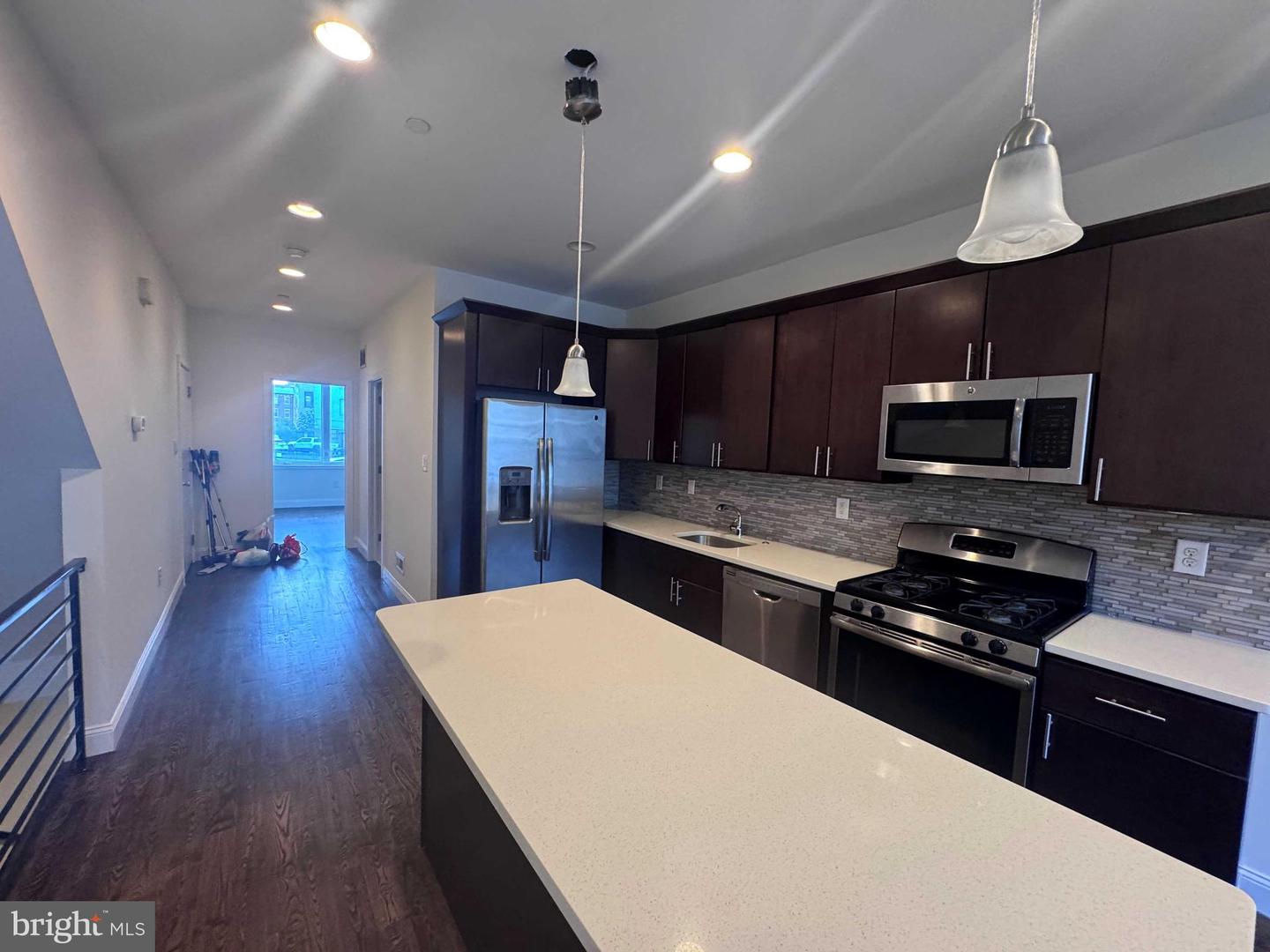 1217 Green St #b Property Photo 3