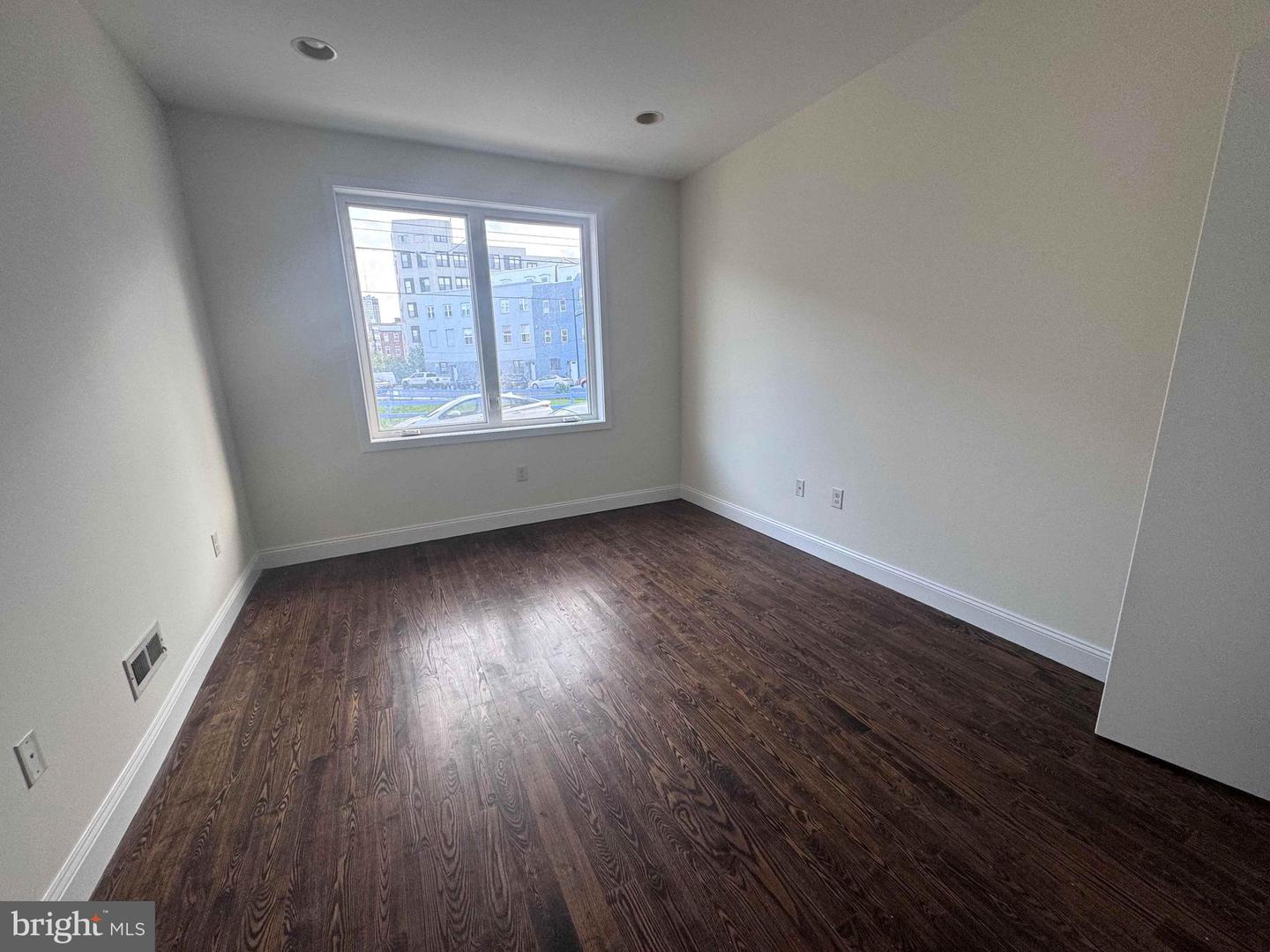 1217 Green St #b Property Photo 5