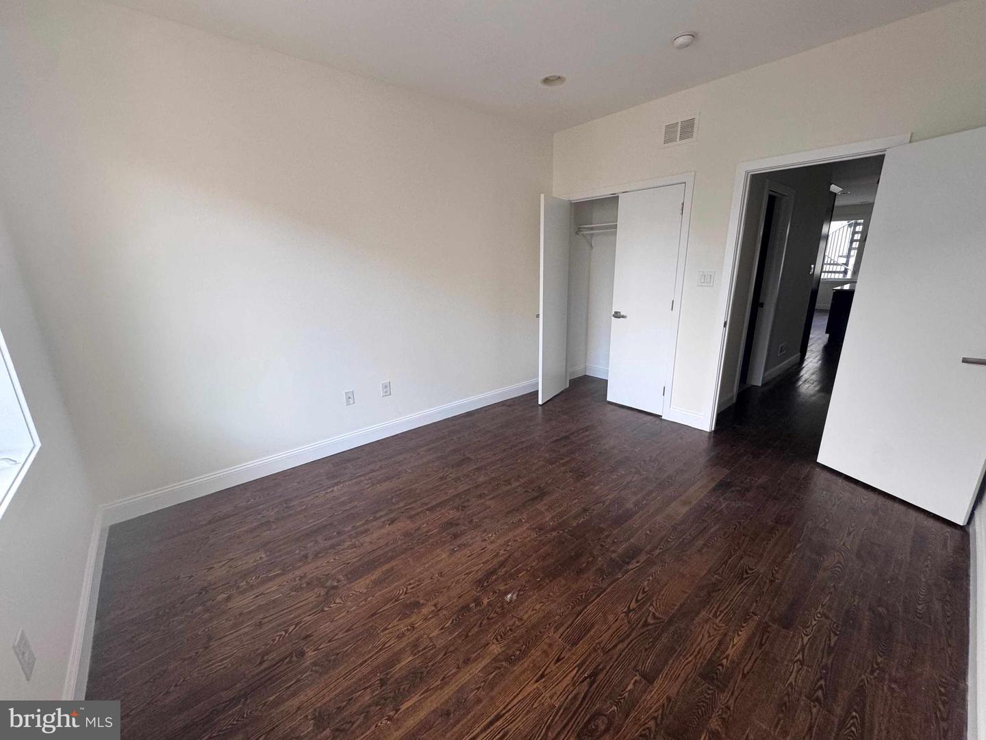 1217 Green St #b Property Photo 6