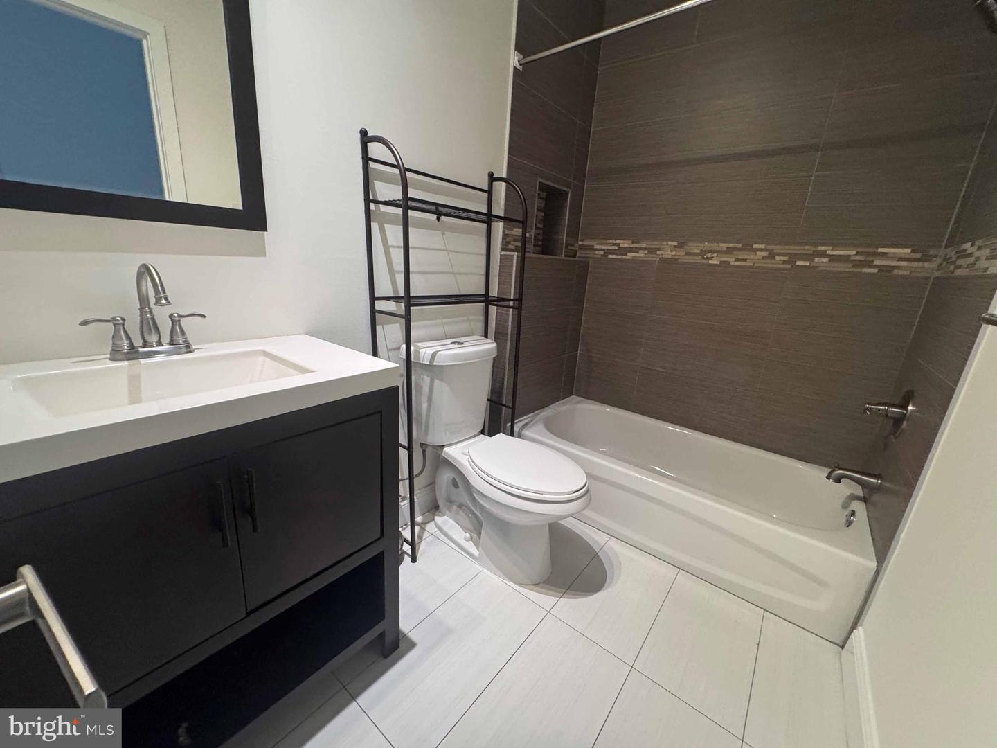 1217 Green St #b Property Photo 7