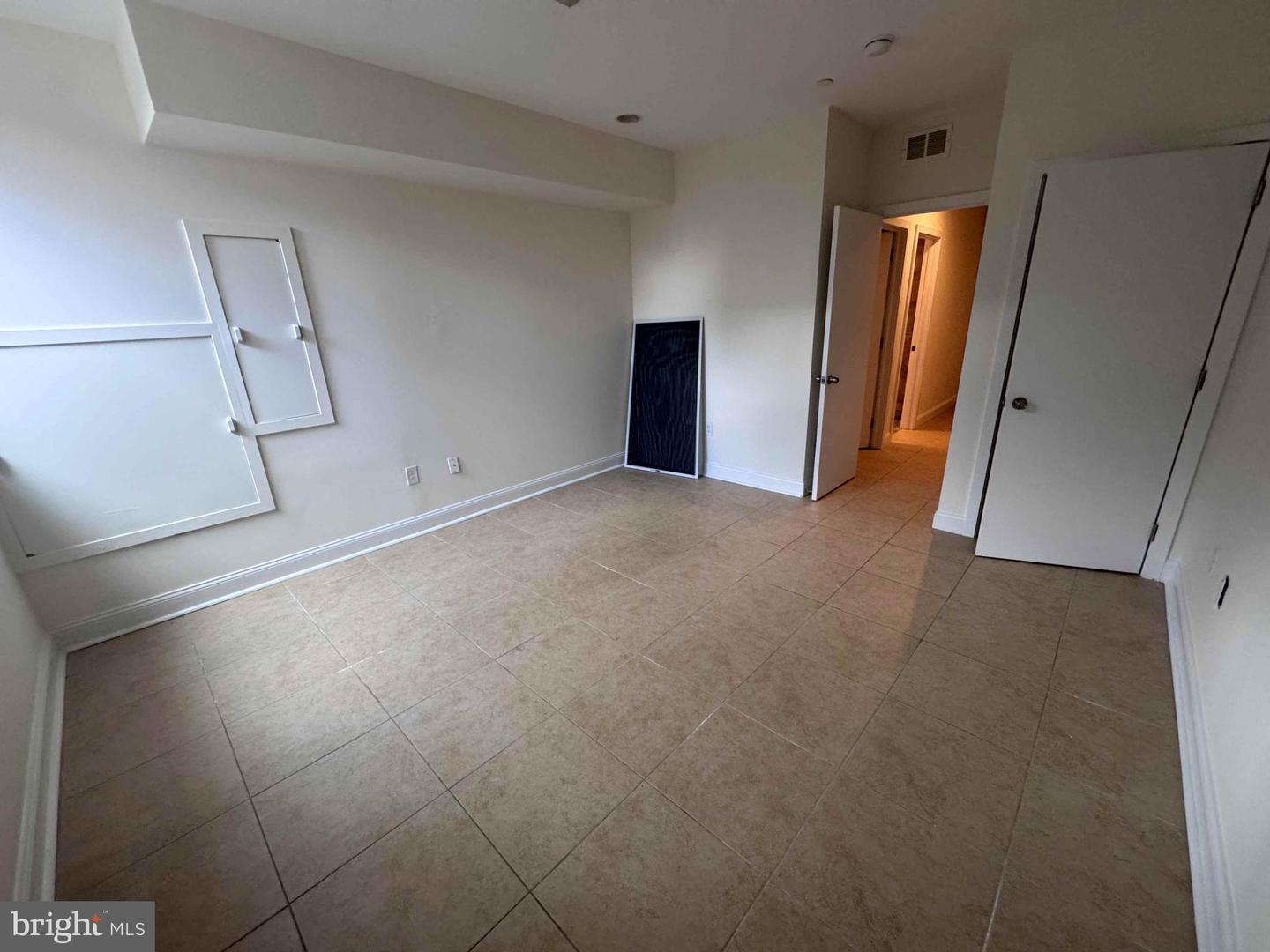1217 Green St #b Property Photo 11