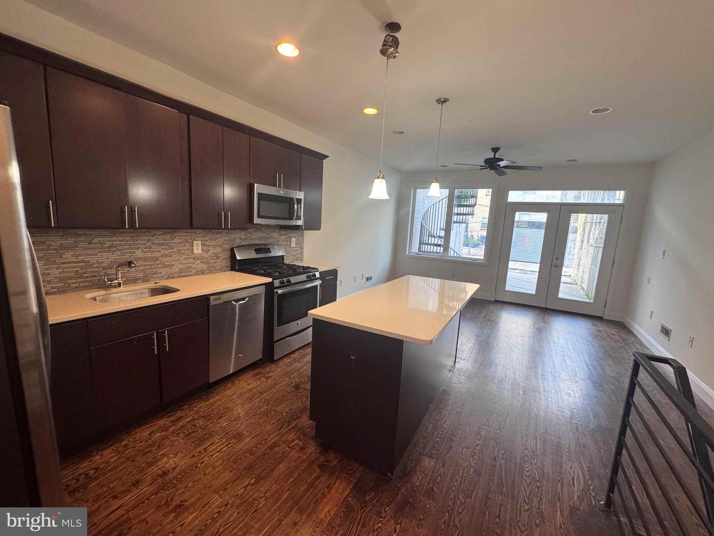 1217 Green St #b Property Photo 16