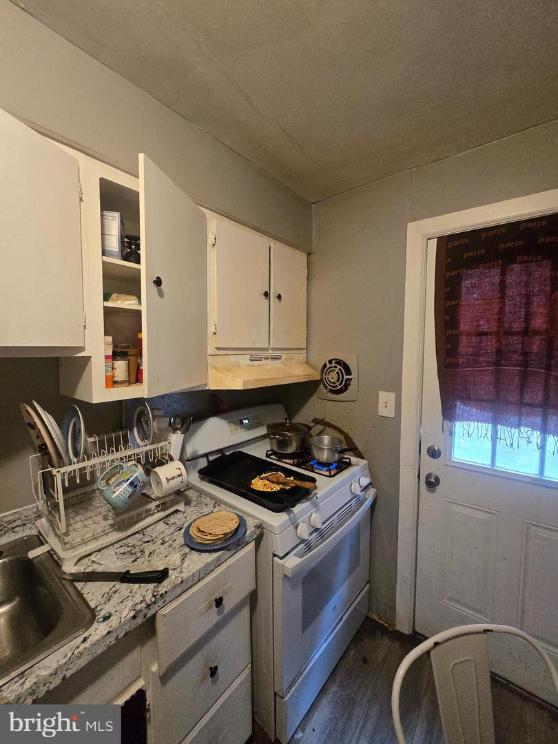 234 Furley St Property Photo 4