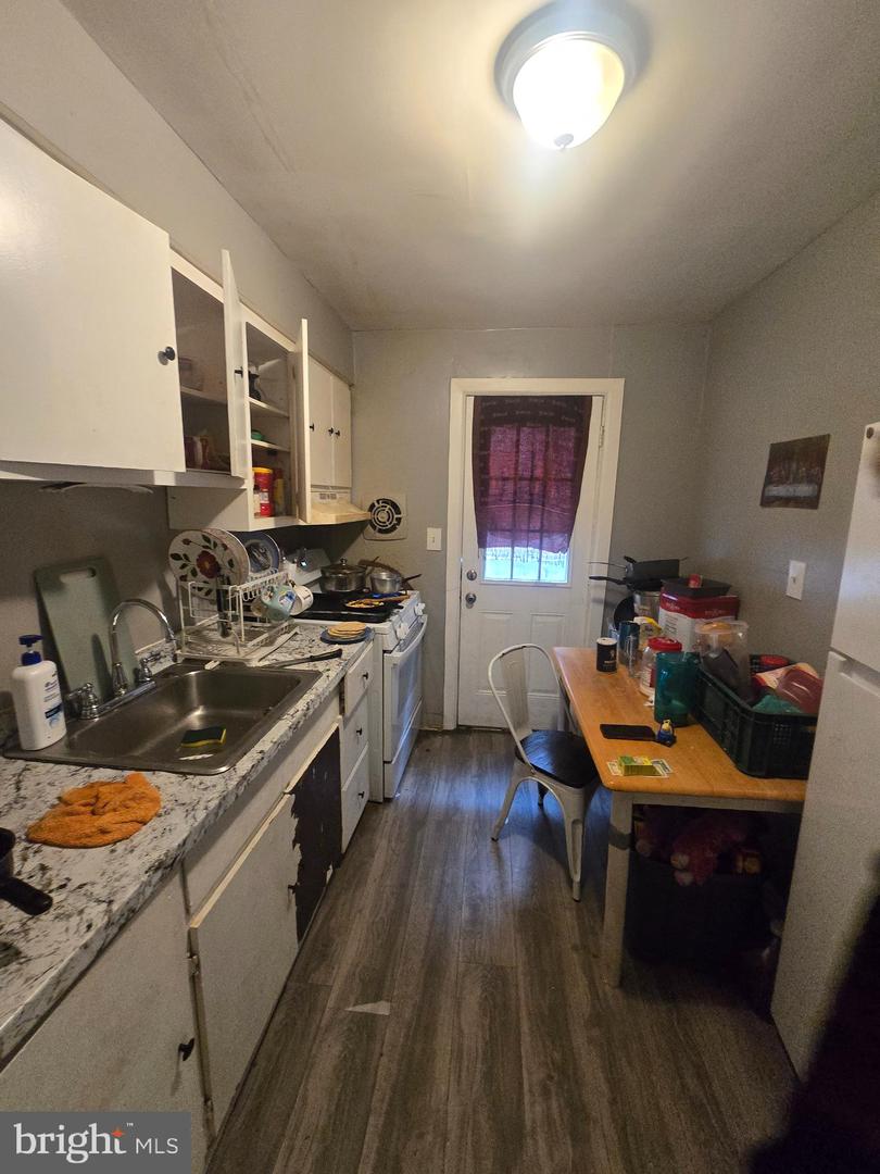 234 Furley St Property Photo 5