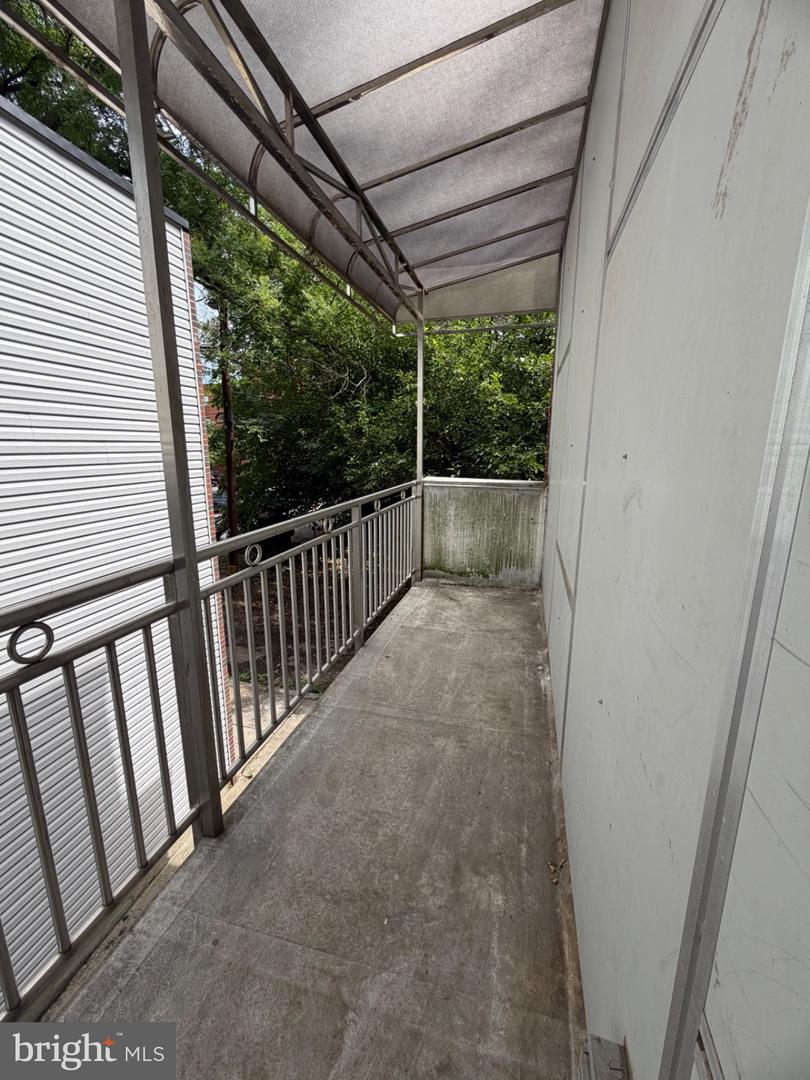 1023-25 Wallace St Property Photo 25