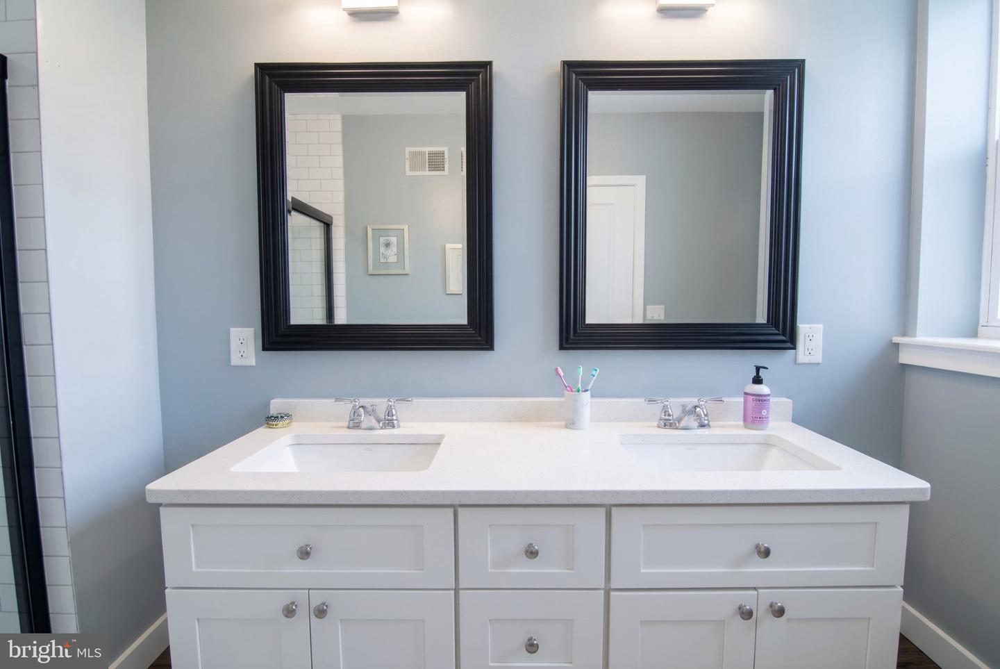 2019 Emily St Property Photo 16