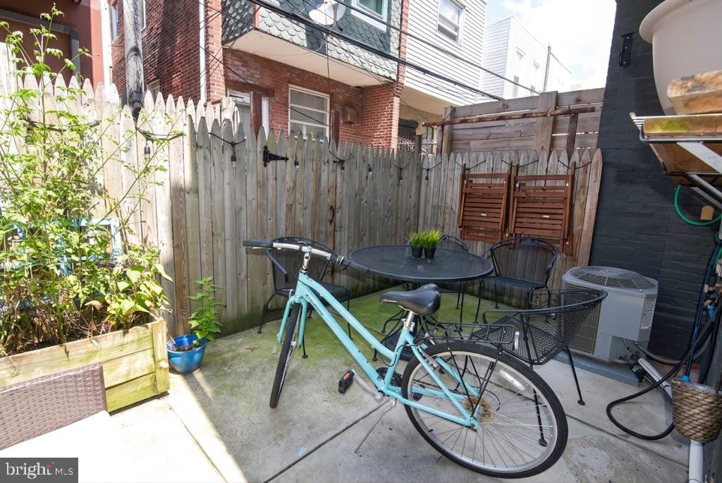 2019 Emily St Property Photo 25