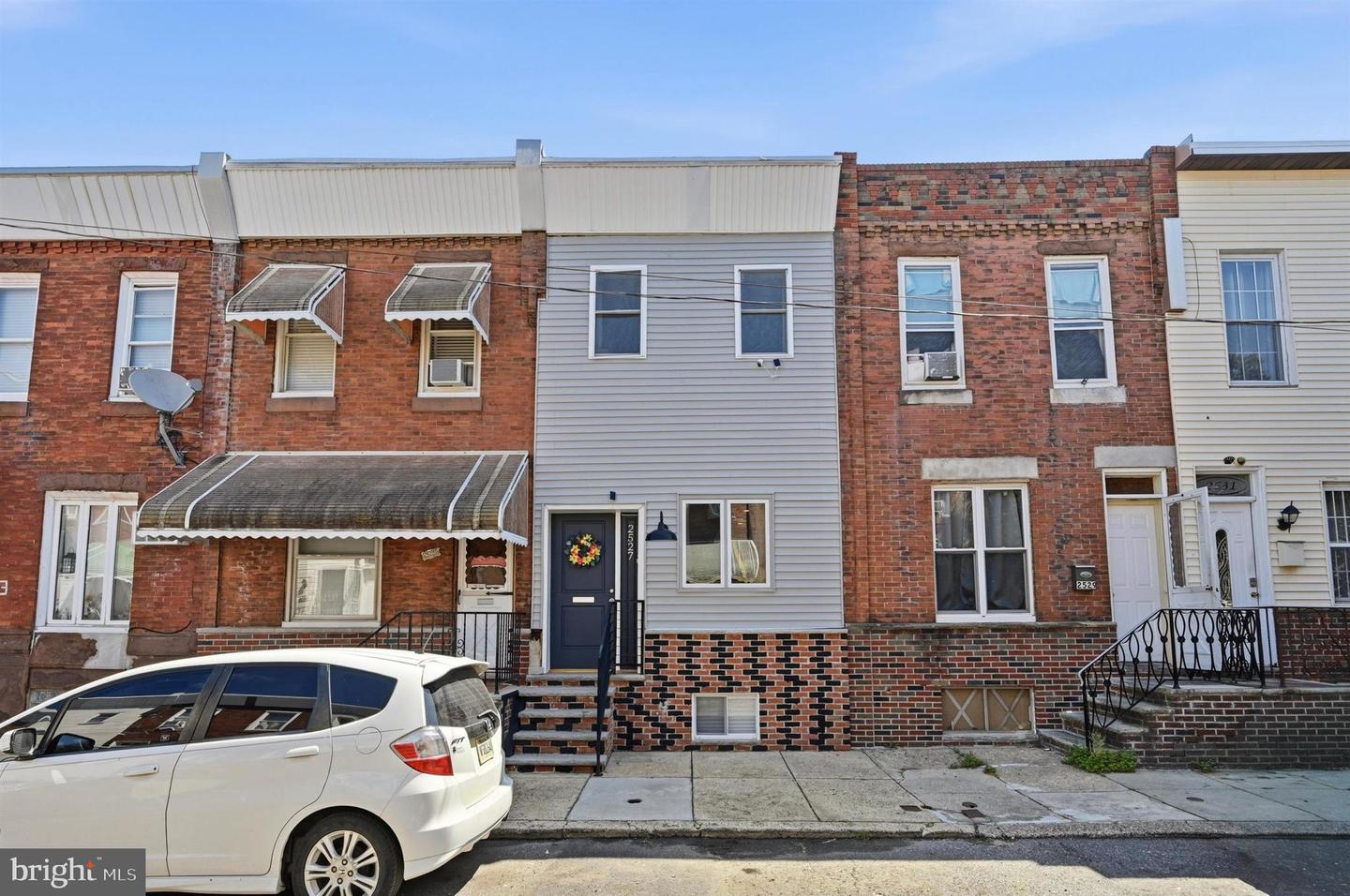2527 S FAIRHILL ST Property Photo 1