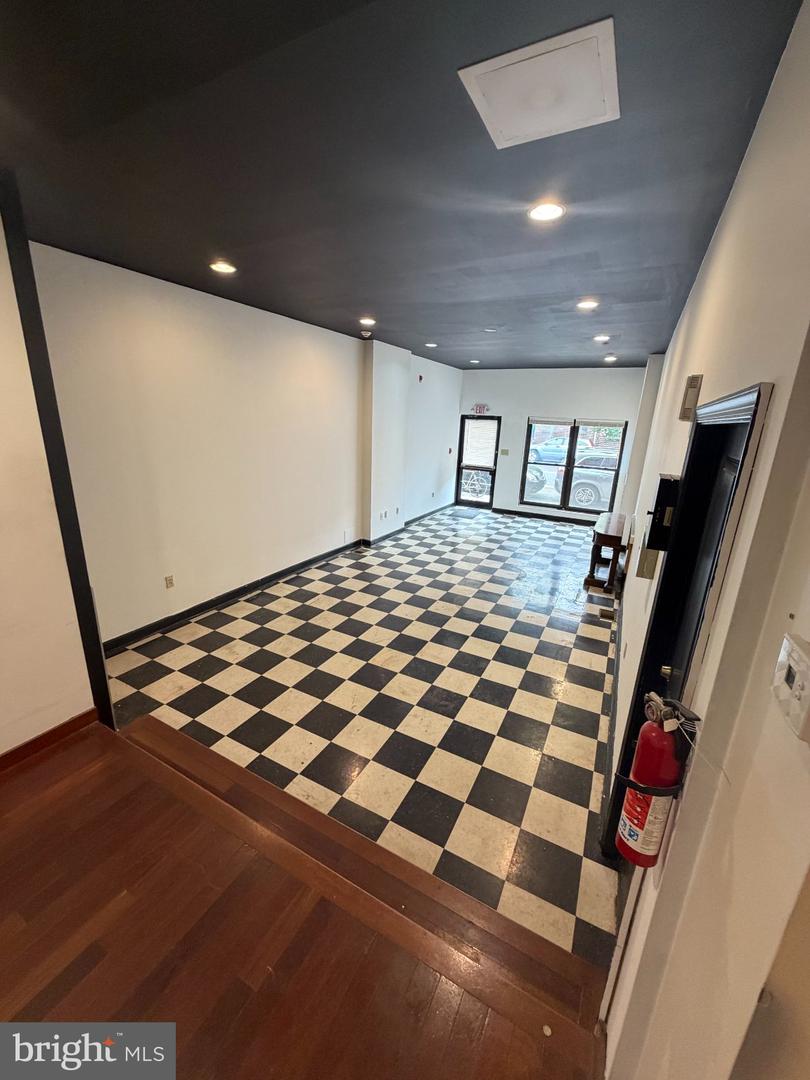 2017-19 Fairmount Ave Property Photo 2