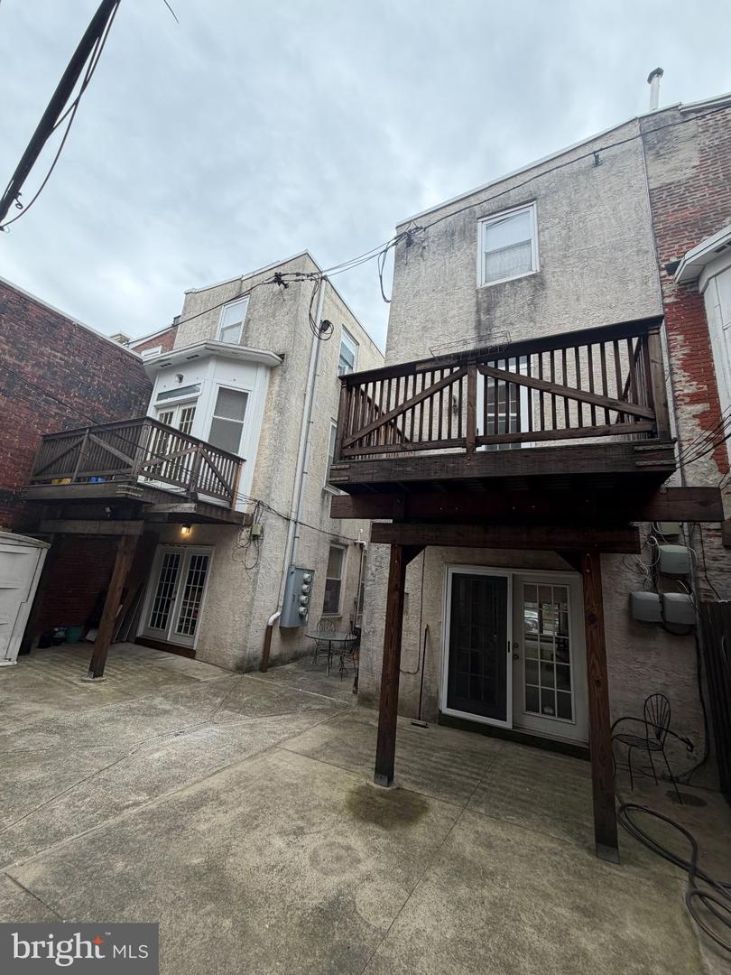 2017-19 Fairmount Ave Property Photo 4