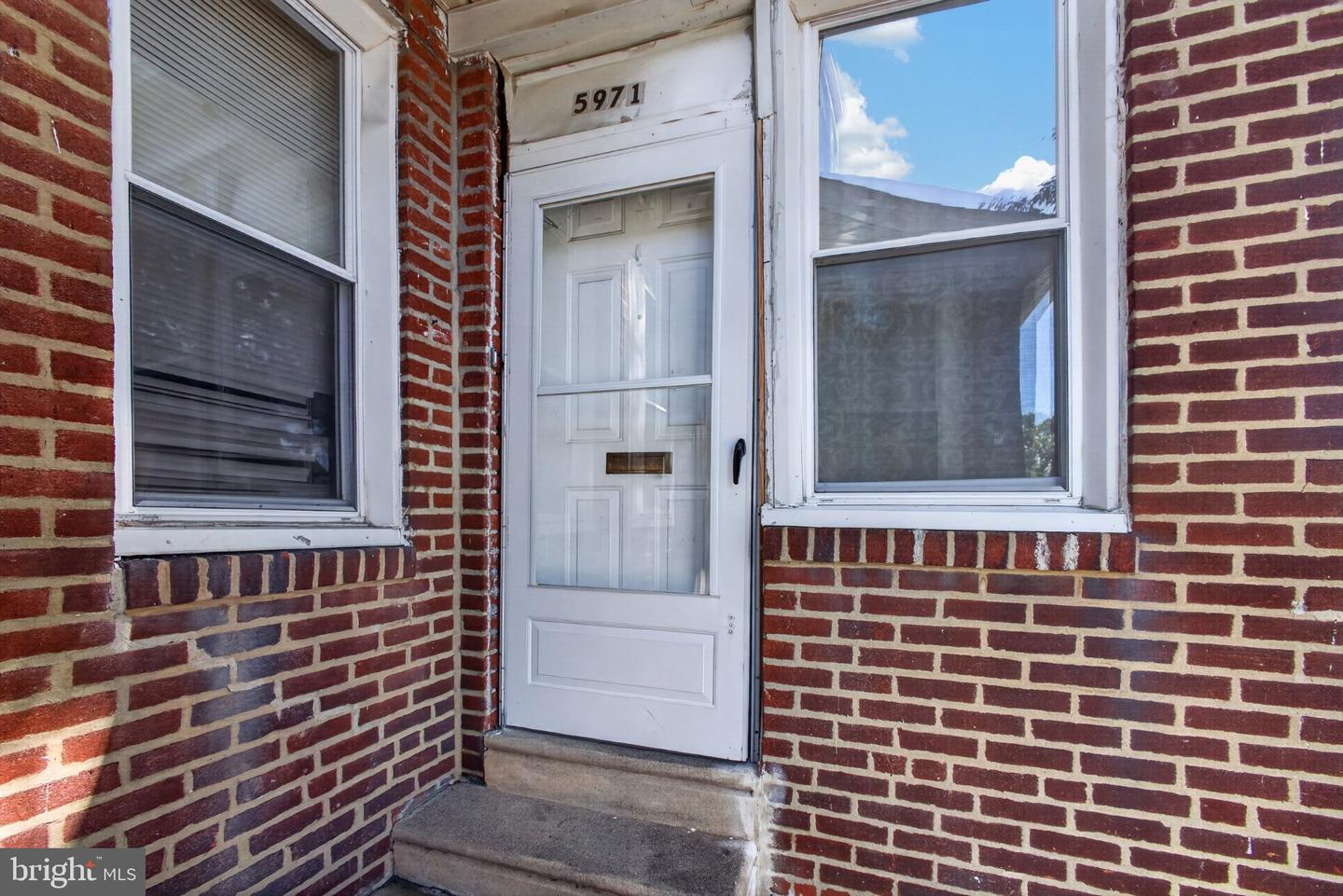 5971 Kemble Ave Property Photo 3