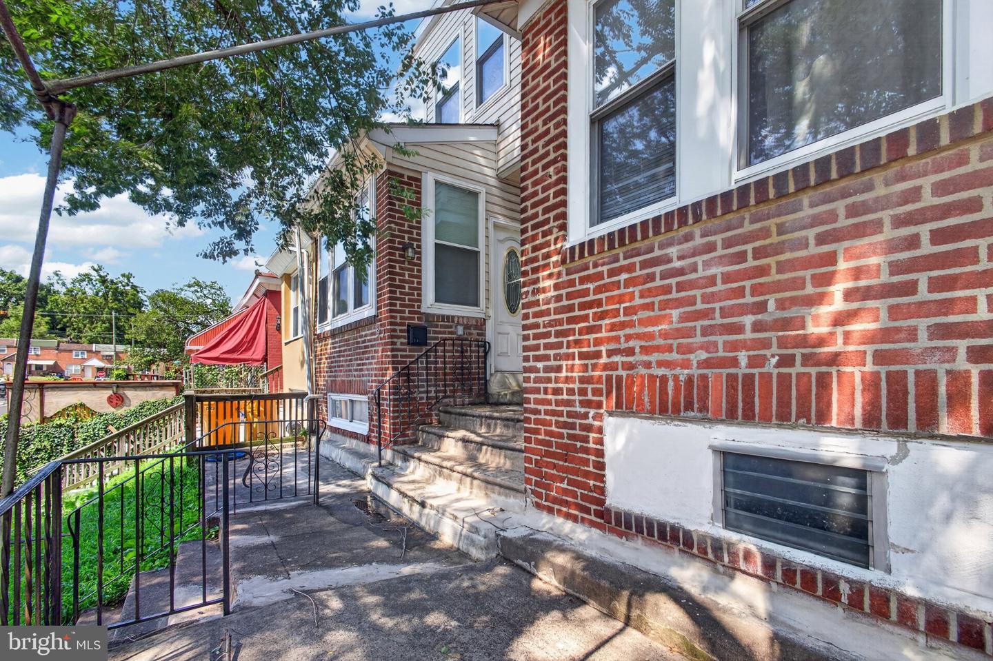 5971 Kemble Ave Property Photo 4