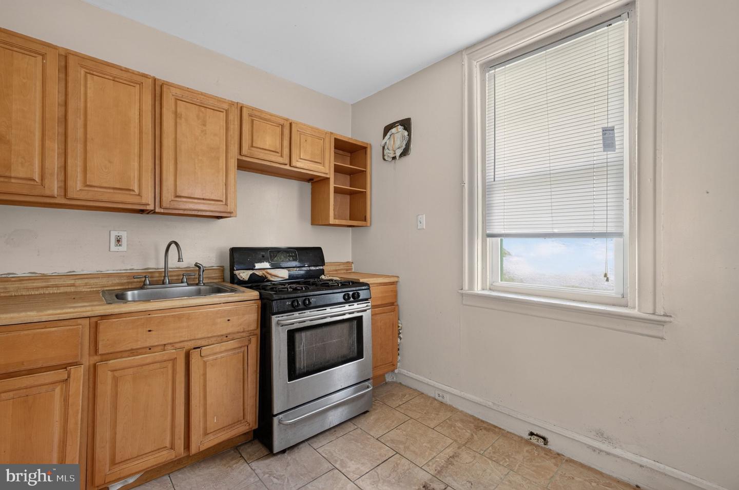 5971 Kemble Ave Property Photo 11