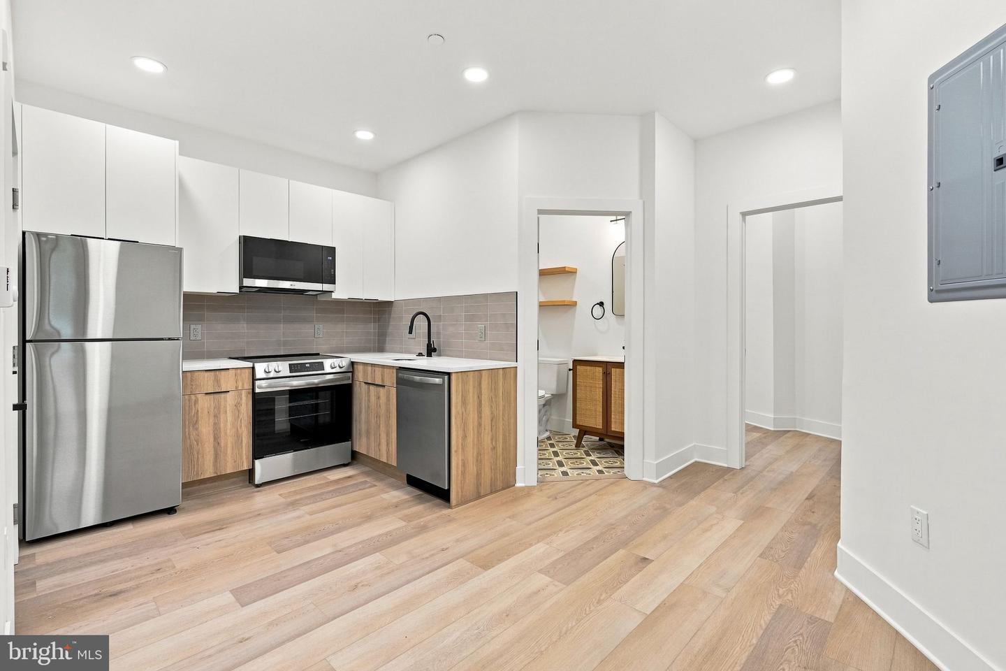 3206 W DAUPHIN ST #4 Property Photo 1