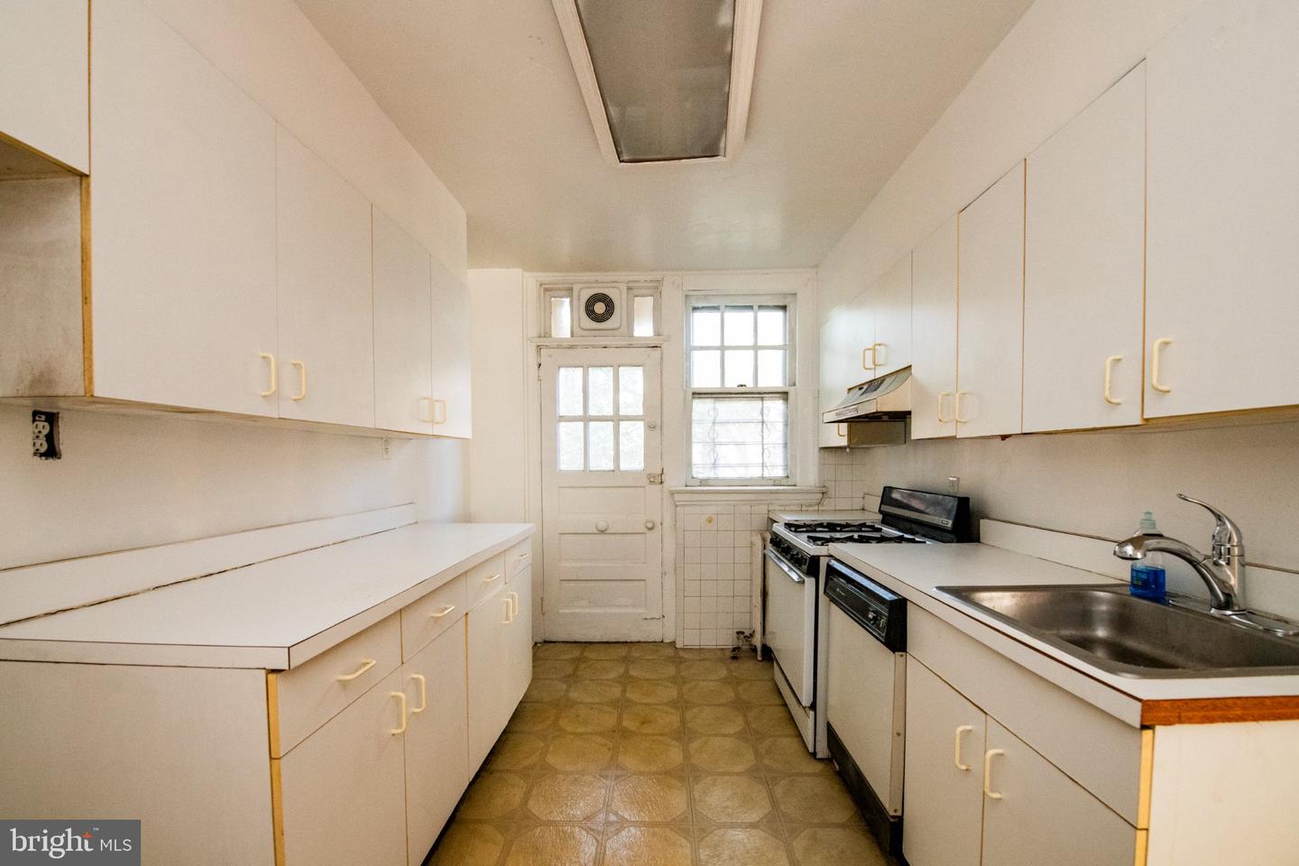 4621-00 Pine St #g210 Property Photo 17