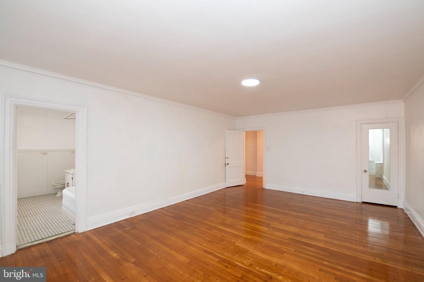 4621-00 Pine St #g210 Property Photo 24