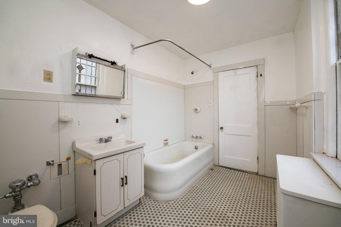 4621-00 Pine St #g210 Property Photo 26