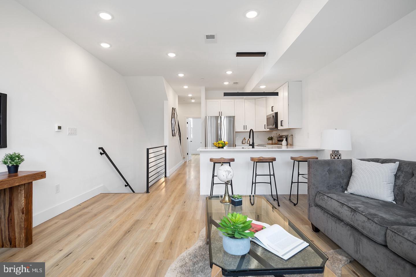 3108 Clifford St #b Property Photo 4