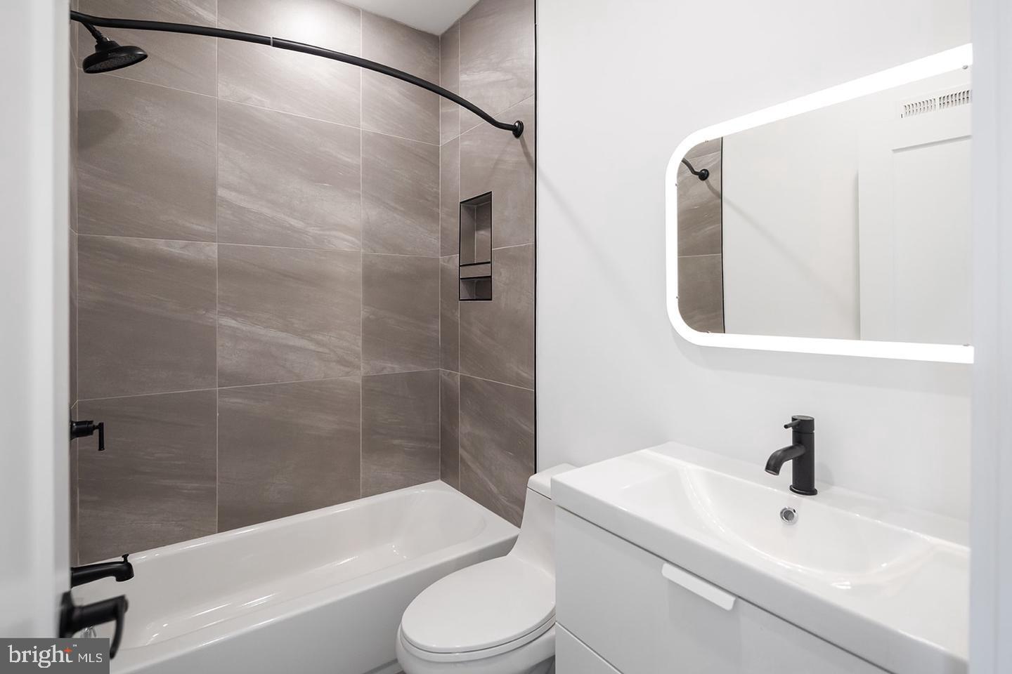 3108 Clifford St #b Property Photo 16