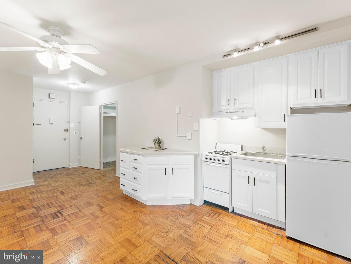 2601-00 Pennsylvania Ave #127 Property Photo 8