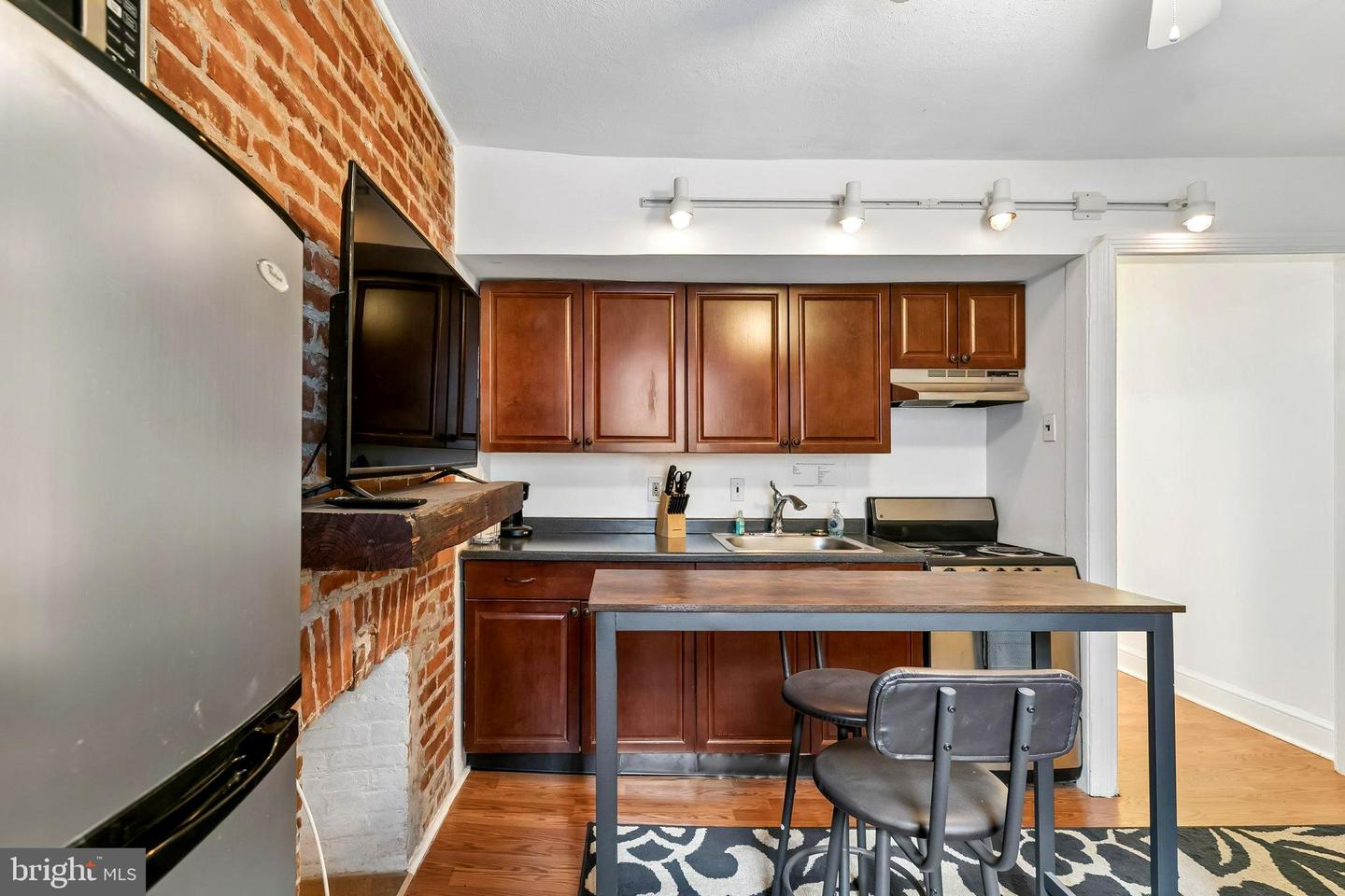 320 S Juniper St #2 Property Photo 6