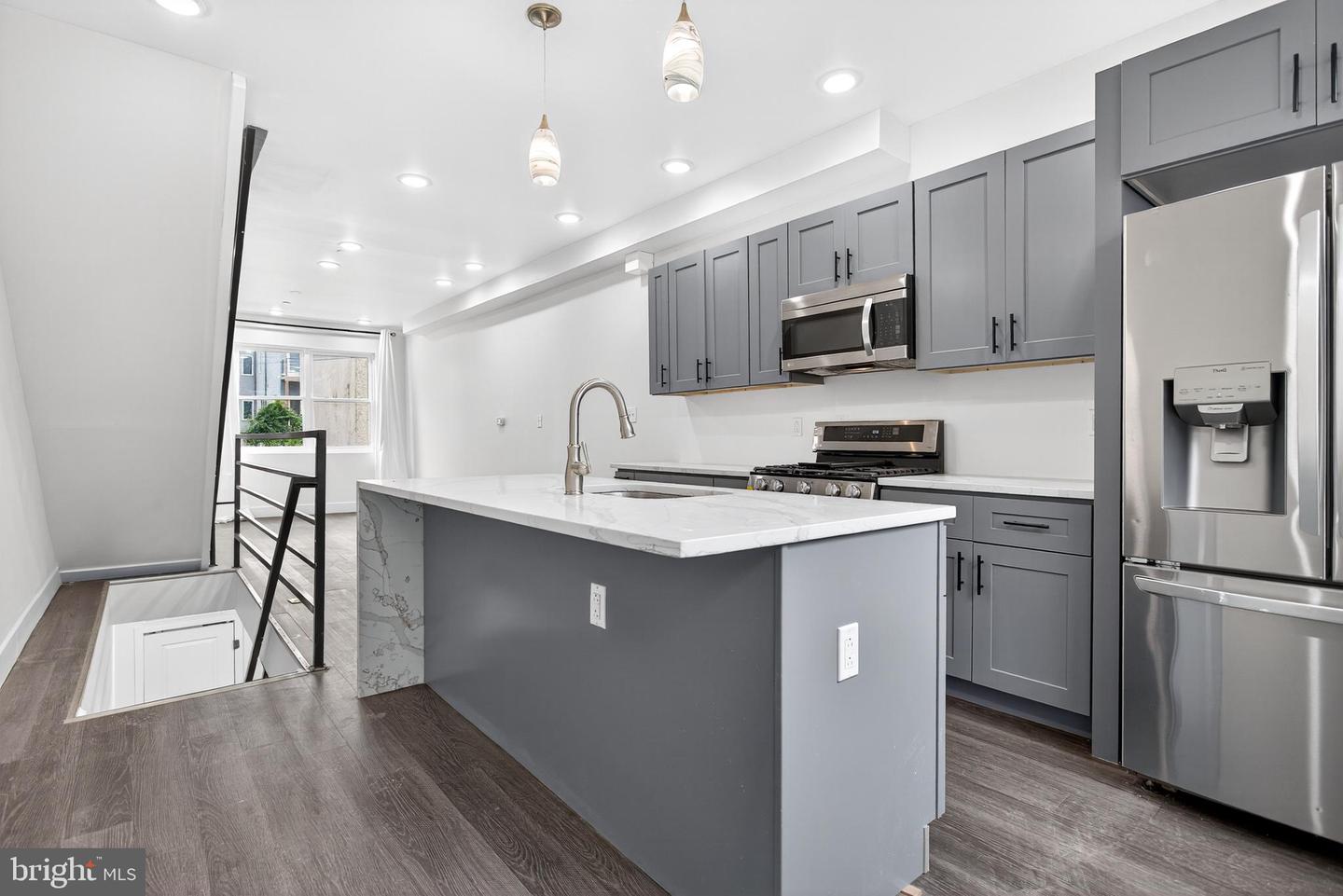 2407 W Seybert St Property Photo 18
