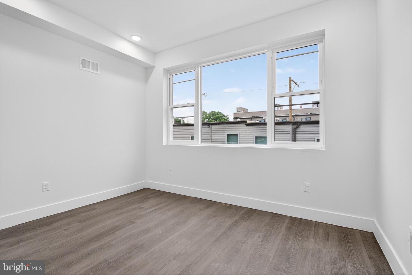 2407 W Seybert St Property Photo 20