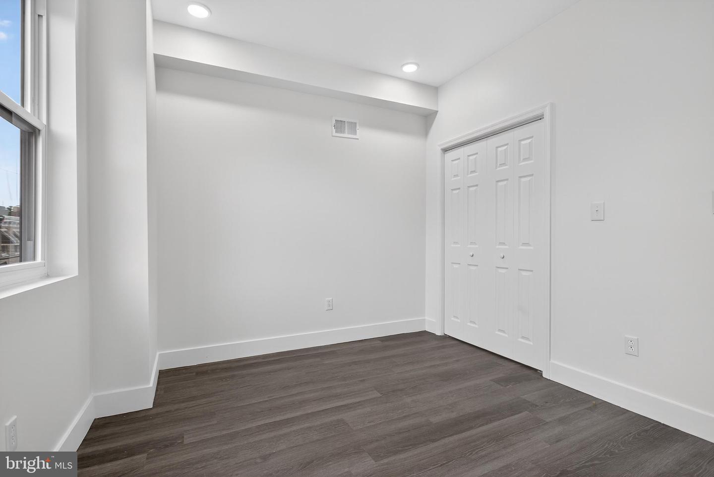 2407 W Seybert St Property Photo 25
