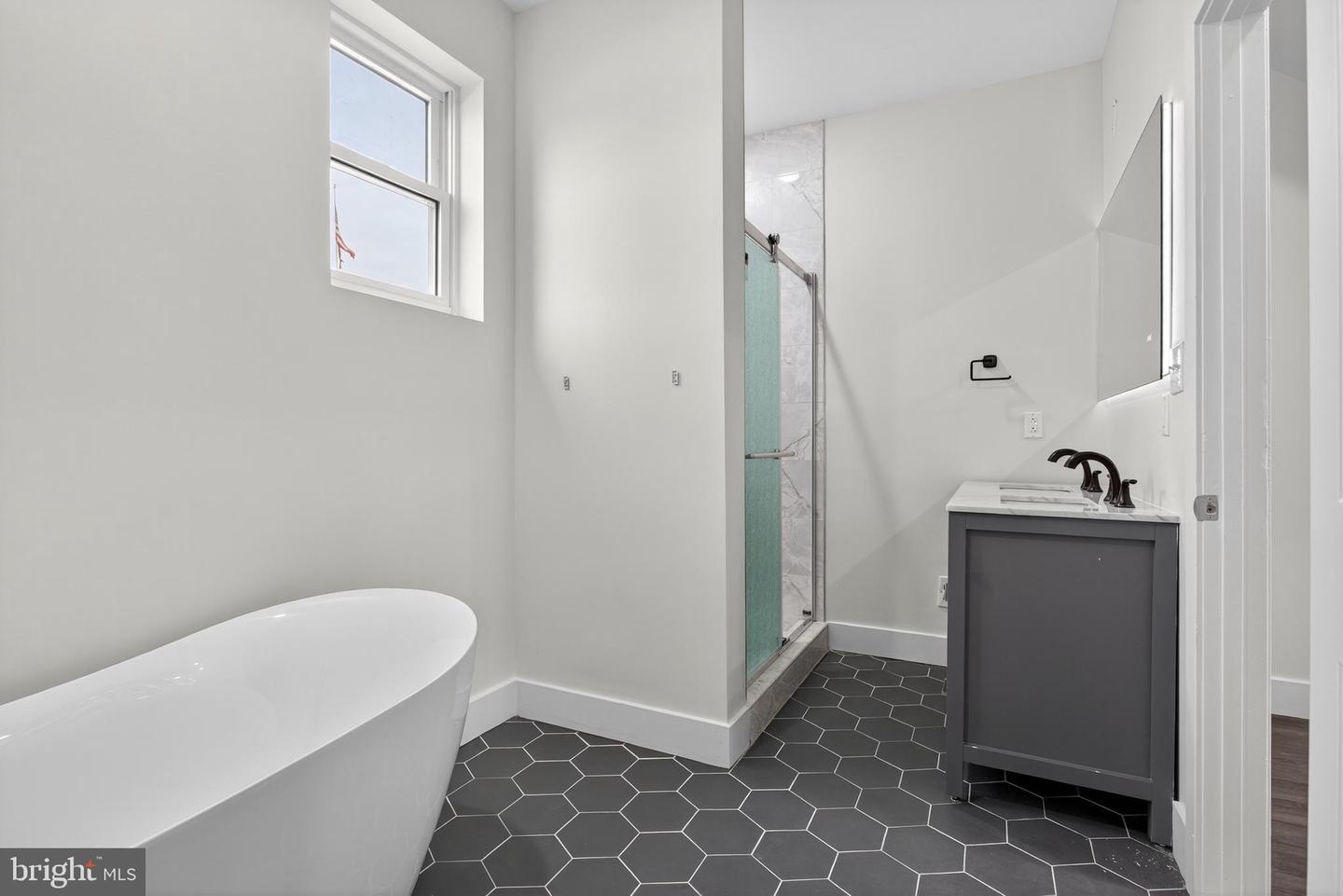 2407 W Seybert St Property Photo 26