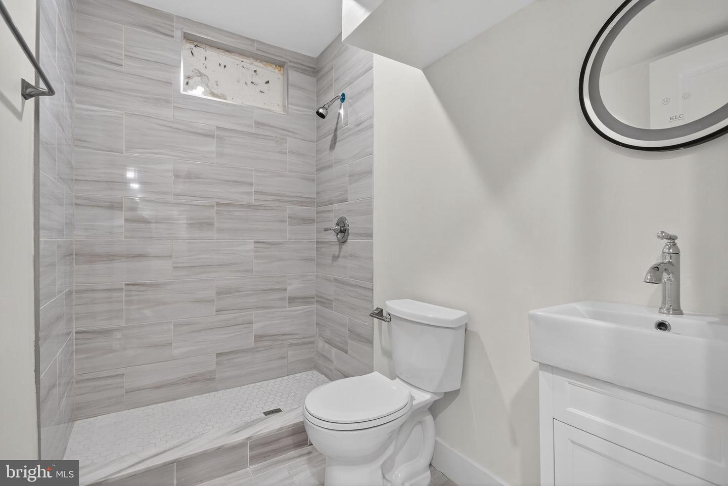 2407 W Seybert St Property Photo 37