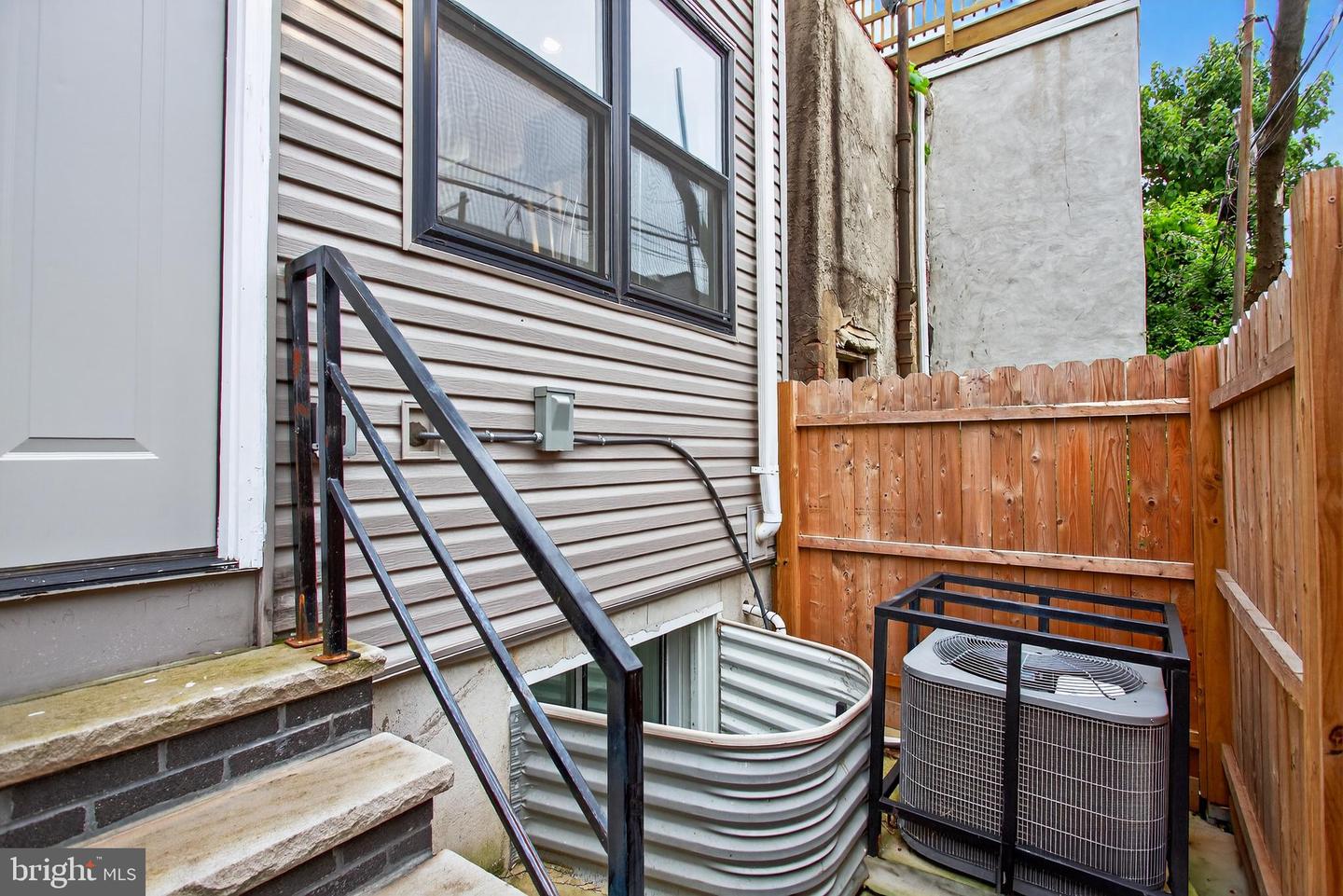 2407 W Seybert St Property Photo 39