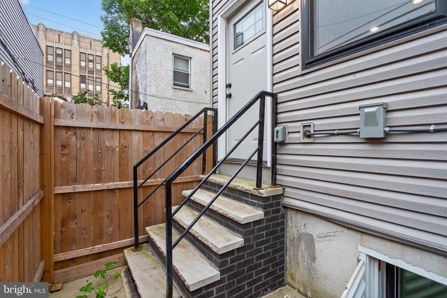 2407 W Seybert St Property Photo 40