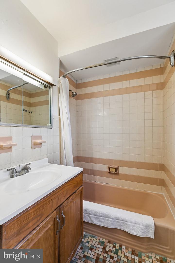 1829 Mckean St Property Photo 9