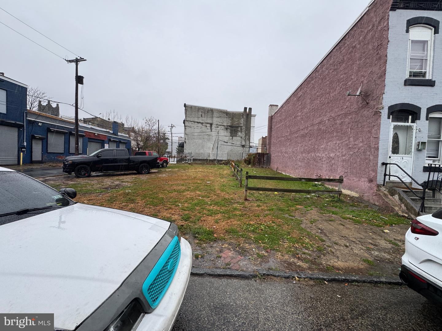 2716 N Marvine St Property Photo 2
