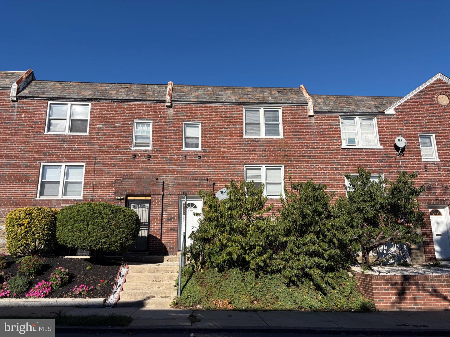 6319 GARDENIA ST Property Photo 1