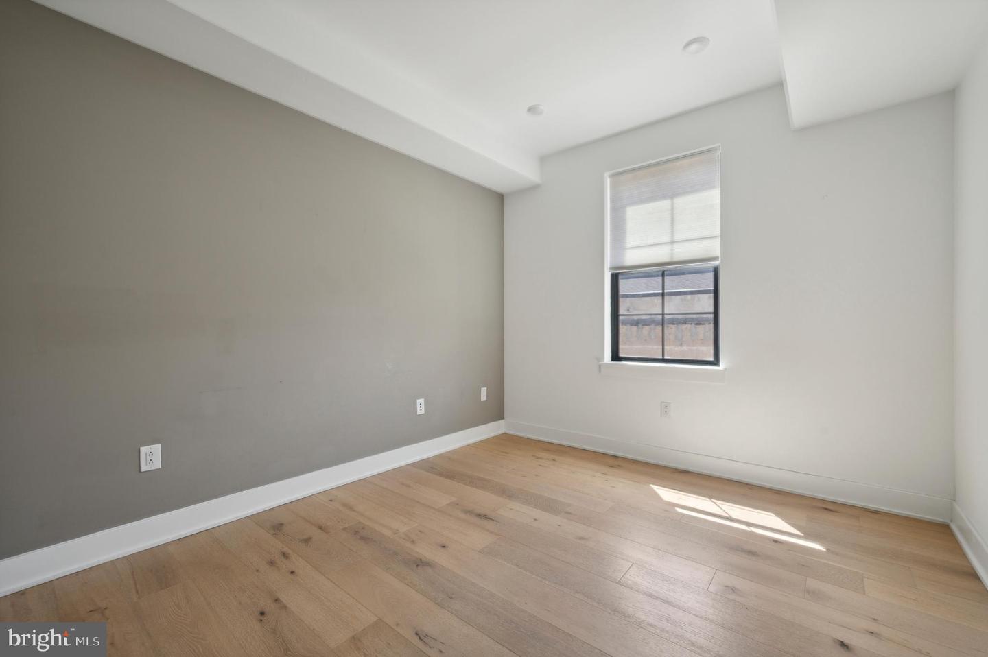 1232 N Front St #2e Property Photo 13